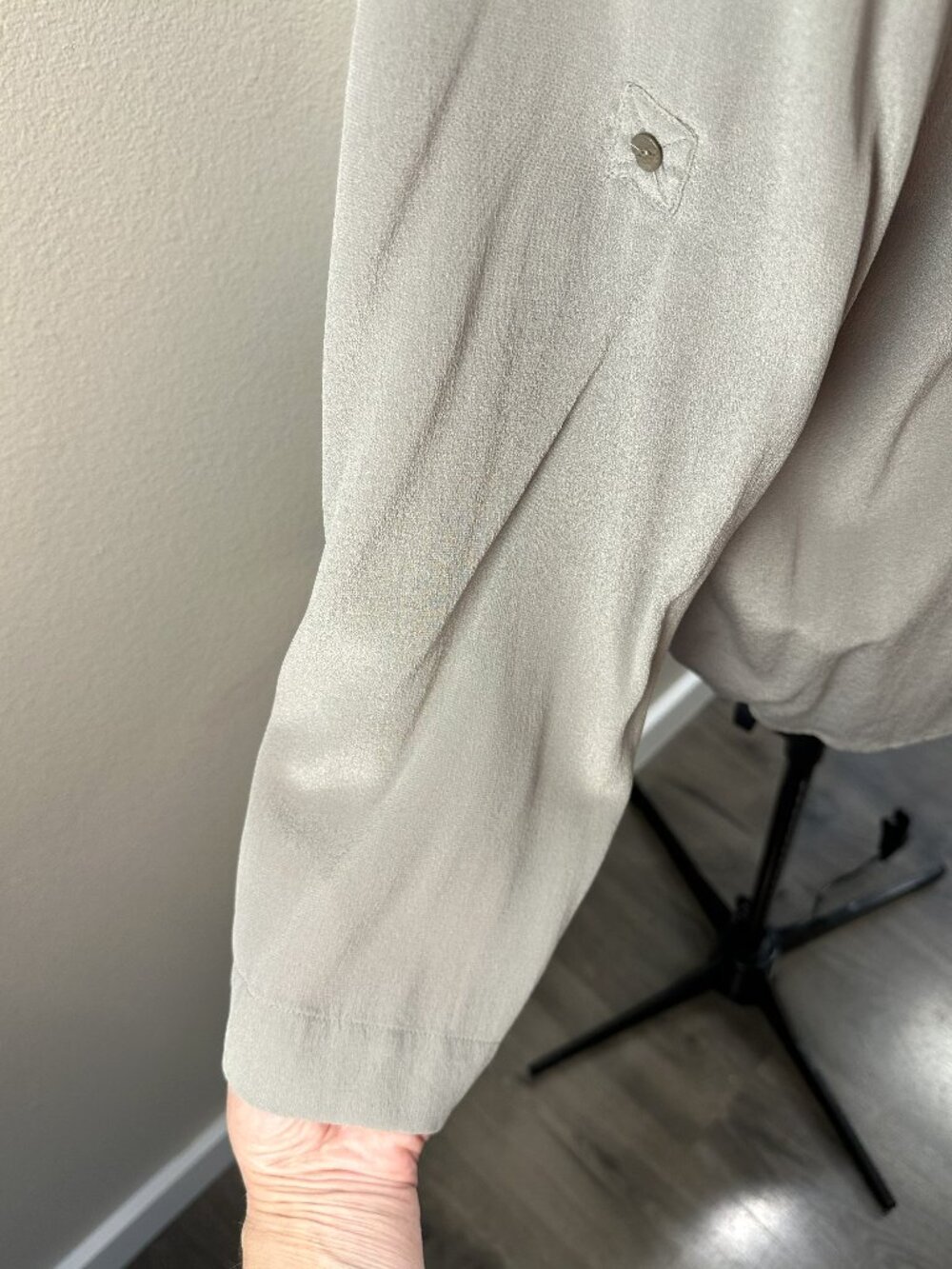 Eileen Fisher Long Sleeve Grey Silk Blouse NWOT - Picture 4 of 4